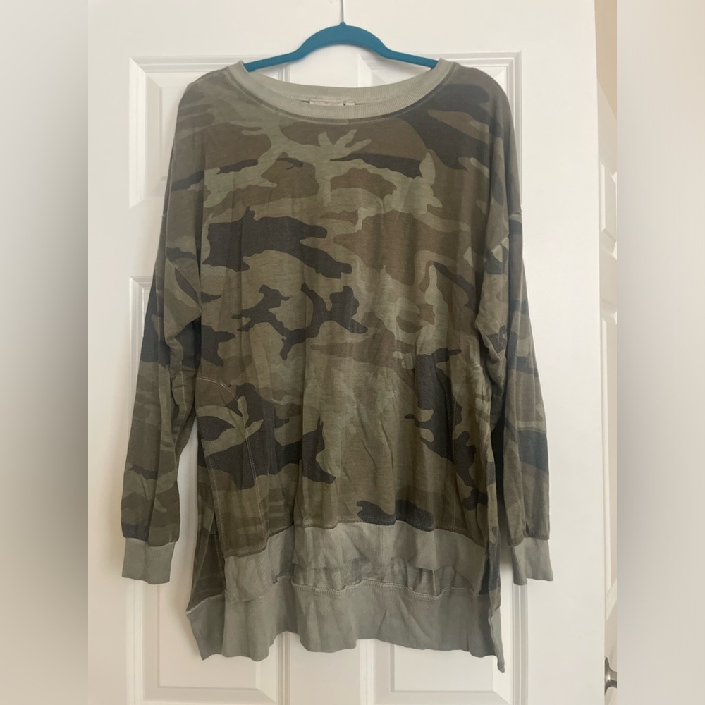 Camo long-sleeved shirt